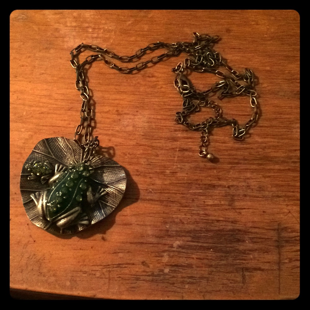 Frog pendant necklace